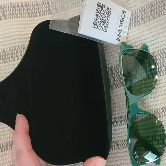 NWT Adorable Green Ray-Bans